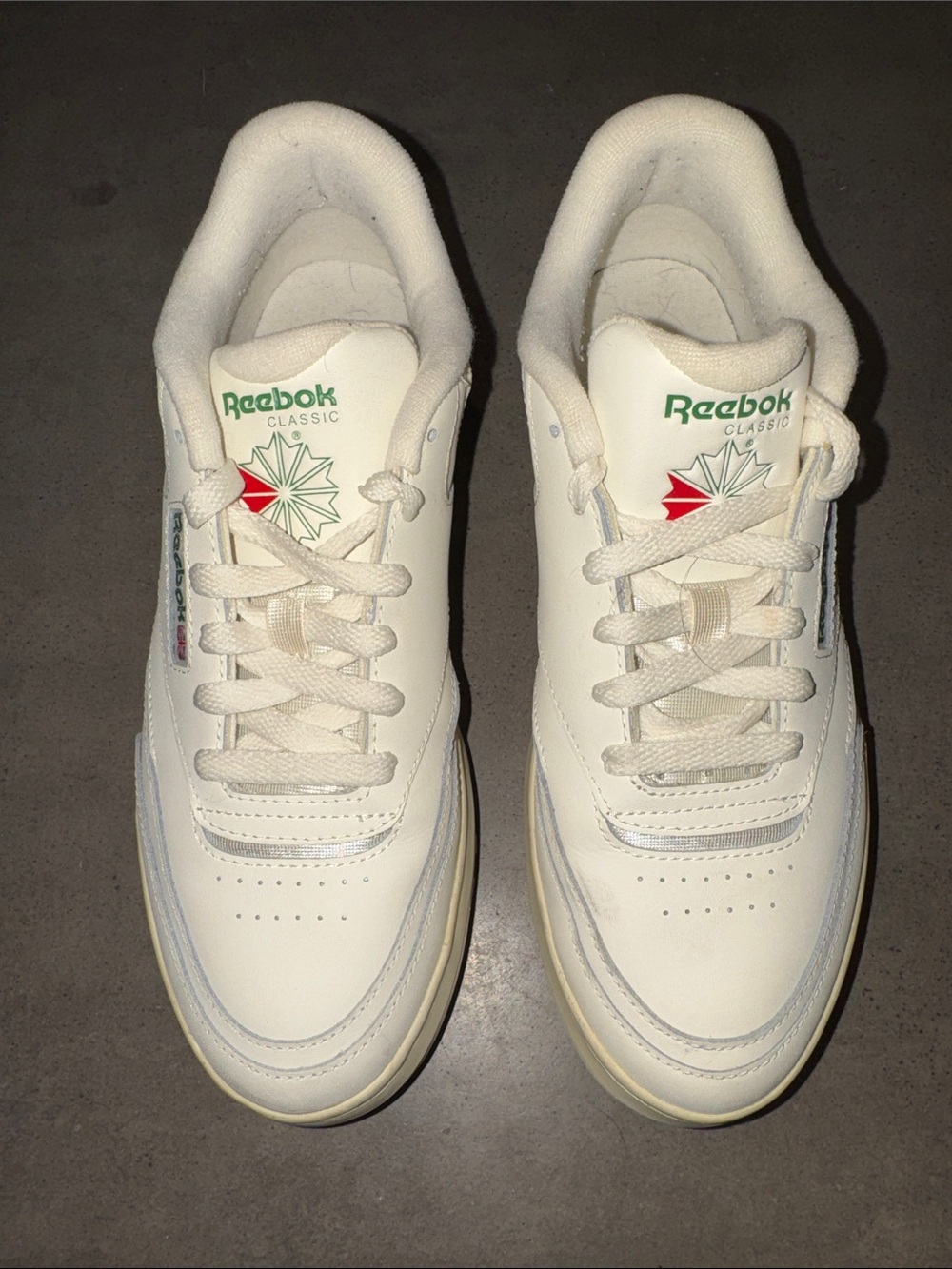 Women's Reebok platform Leather Sneakers in Off-White Size 8.5